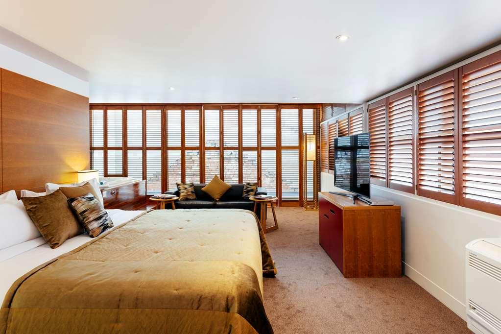 The Henry Jones Art Hotel Hobart Værelse billede A bedroom at the hotel