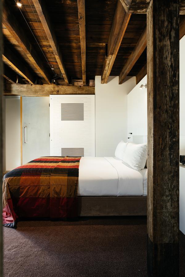 The Henry Jones Art Hotel Hobart Eksteriør billede A room at the hotel