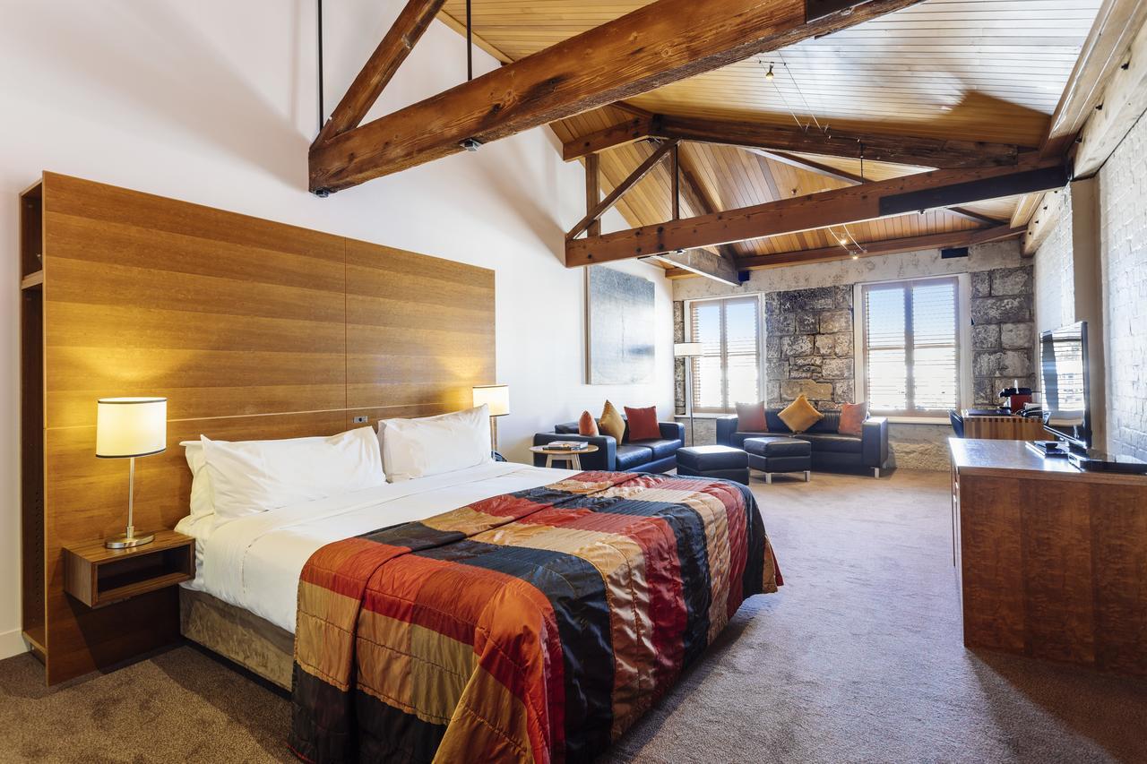 The Henry Jones Art Hotel Hobart Eksteriør billede A room at the hotel