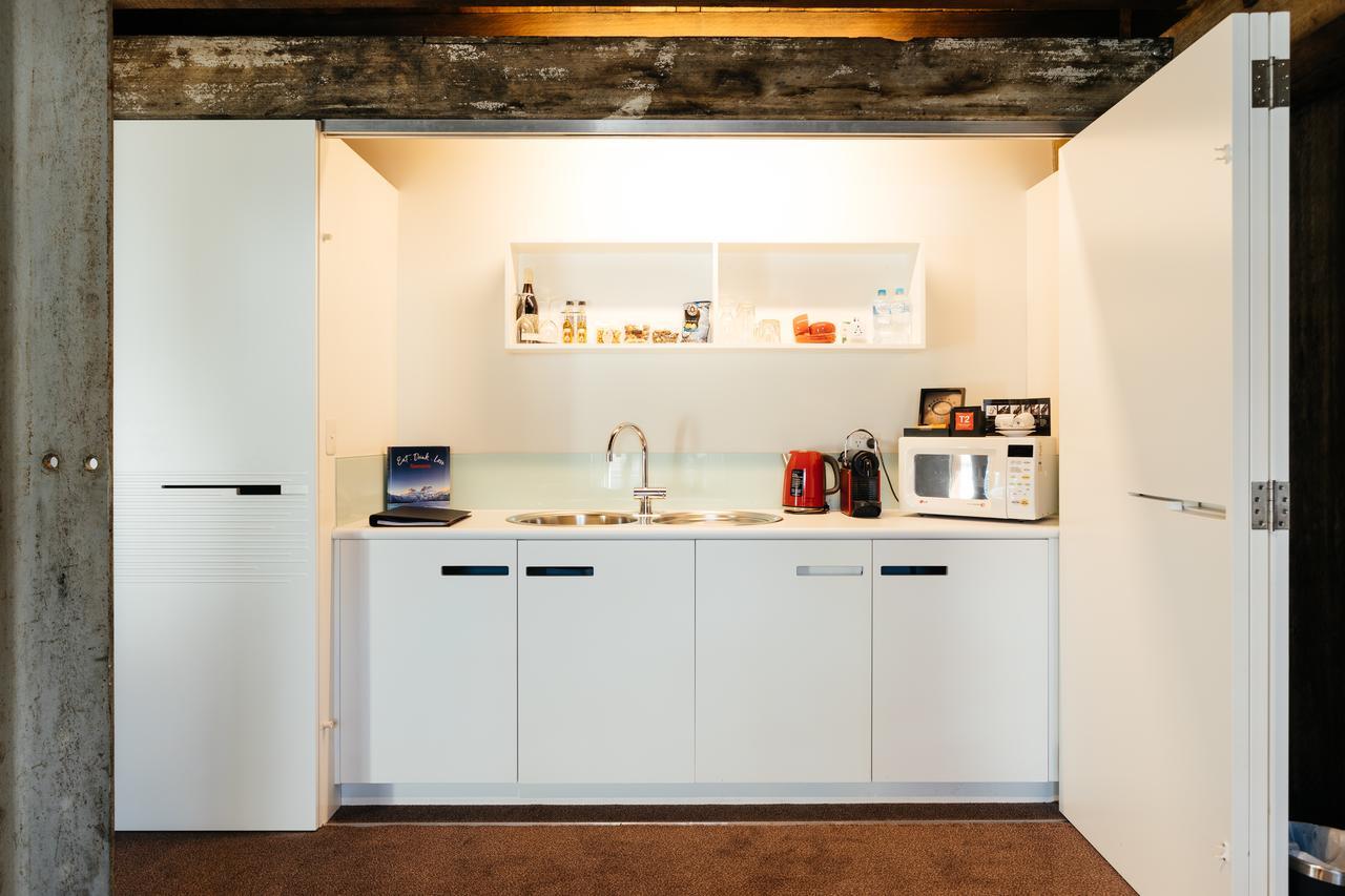 The Henry Jones Art Hotel Hobart Eksteriør billede A typical kitchenette